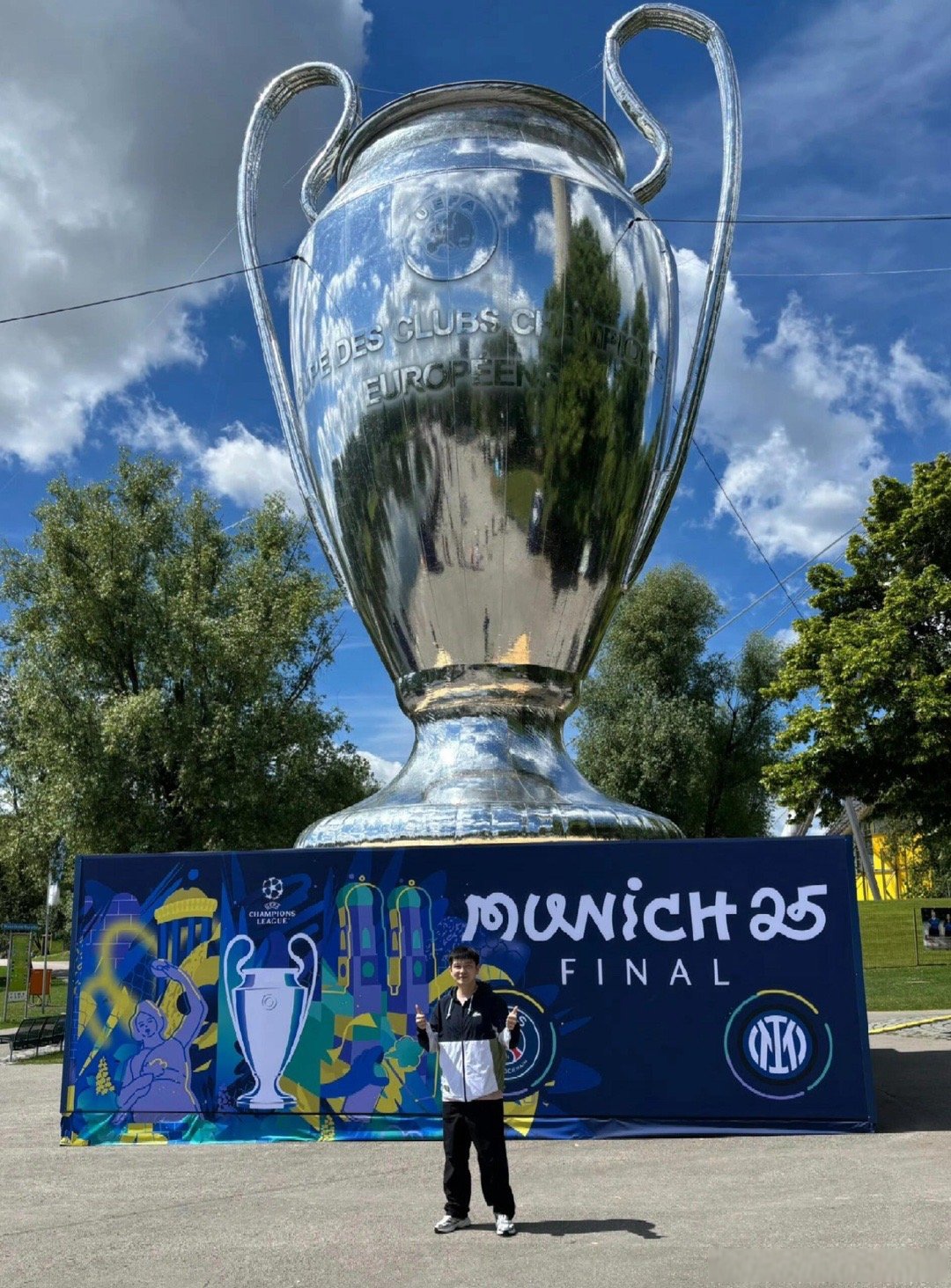 金年会官网关于欧联赛程吃紧，拜仁慕尼黑今夜遗憾出局，赛场秩序良好，临场指挥获称赞的信息