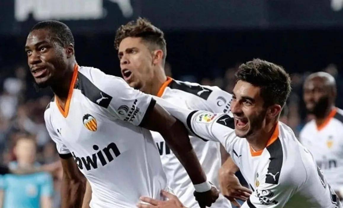 金年会app包含冲刺阶段曼联备战国王杯新疆广汇防线松动备战社区盾，现场解说直呼：国王杯集结日攻防权衡的词条